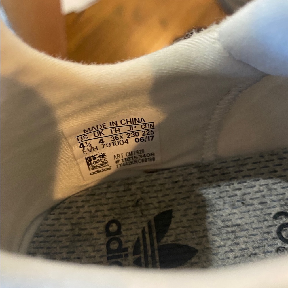 Wines white adidas